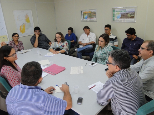   												Durante reunio, foram discutidas etapas de concluso dos trabalhos de demarcao						 (Foto:Ana Clia Arago)					