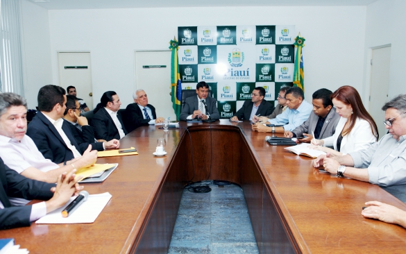   												Governador apresenta garantias na gesto do Hospital Justino Luz, em Picos, em reunio com deputados e gestores estaduais.						 (Foto:Jorge Henrique Bastos)					