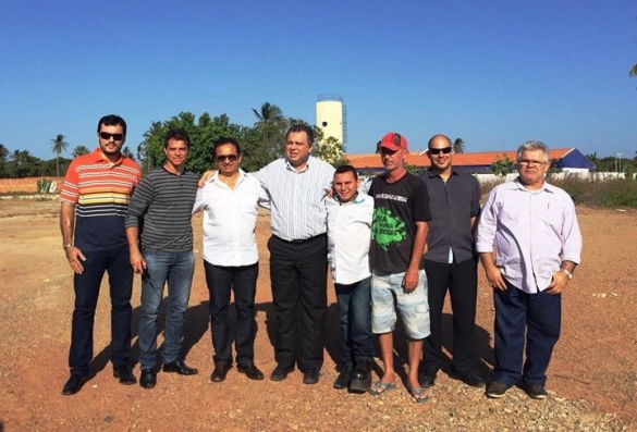   												Secretrio da Seid, Mauro Eduardo, visita terreno onde ser construdo o Centro de Reabilitao.						 (Foto:Thays Pessoa)					