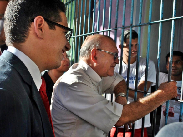   												Visita realizada pelo arcebispo de Teresina, no ms de julho,  penitenciria Irmo Guido.						 (Foto:Arquivo Sejus)					