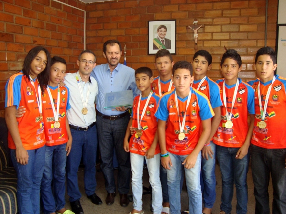   												Equipe de handebol  recebida pelo presidente da Fundespi						 (Foto:Ascom Fundespi)					