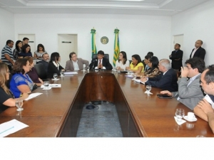 Reunio com representantes do Sinte/PI, deputada Rejane Dias e os gestores dos rgos: Seduc, Sefaz e Sead.						 (Foto:Paulo Barros)